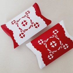 Set 10 buc. Cutie, Martisor cu broderie din carton,13 x 9 cm