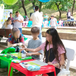 Parcul Romniceanu-Eveniment de 1 Iunie, pictura pe sacosa de in bio